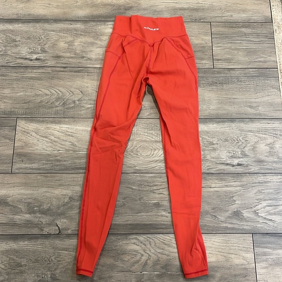 Women Leggings Alphalete alphalux size 0
Good stretch, good condition - Picture 8 of 10